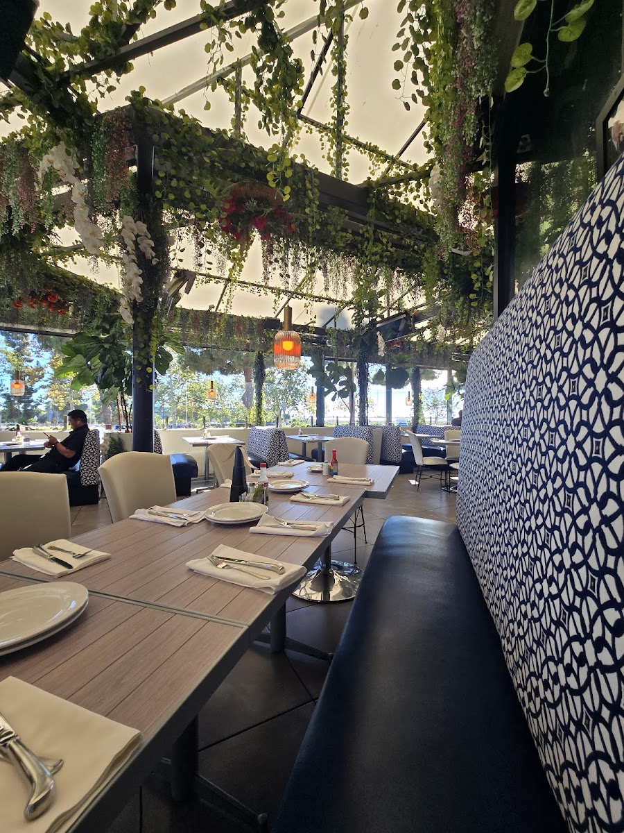 Sammy's Restaurant & Bar